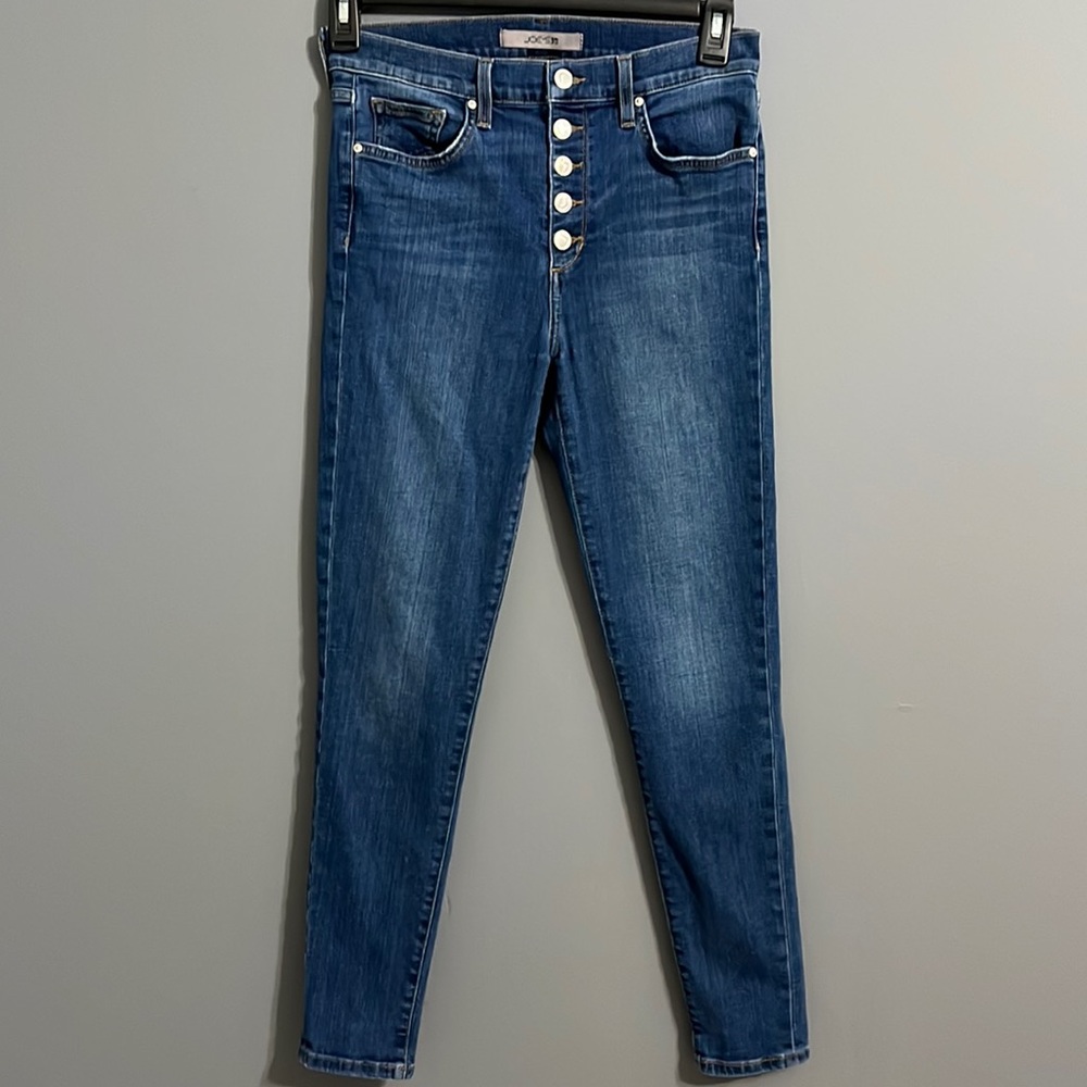 Joe's high rise skinny size 29
11 inch rise
27 inch inseam
15 inch waist flat